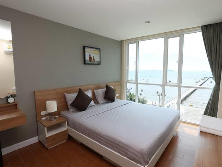 Bbg Seaside Luxurious Service Apartment Bang Saen Exterior photo